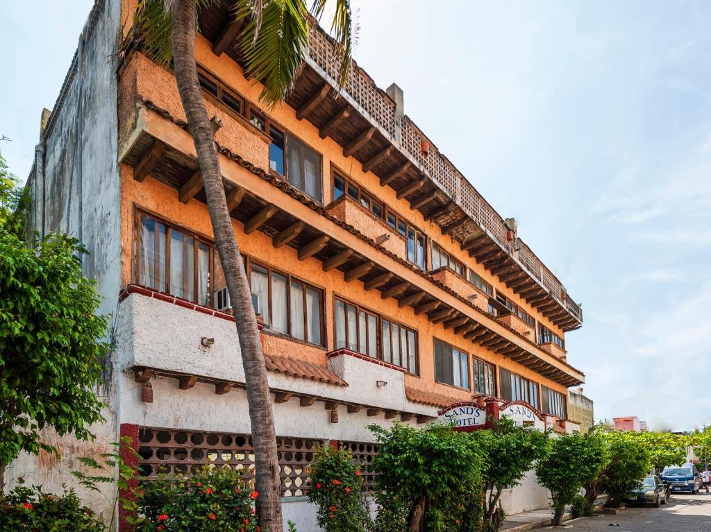 Oyo Hotel Sands Барра-де-Навидад Экстерьер фото