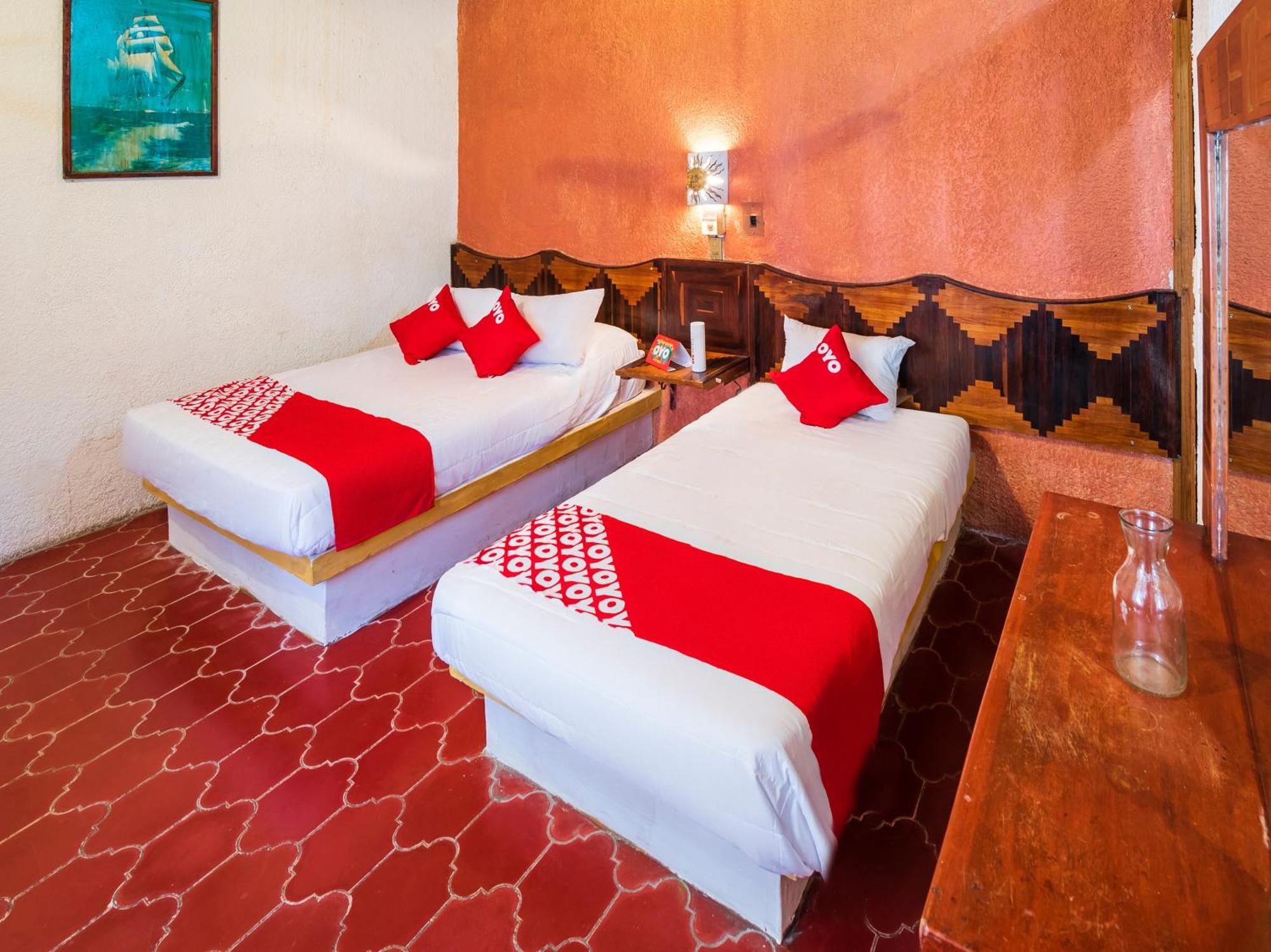 Oyo Hotel Sands Барра-де-Навидад Экстерьер фото